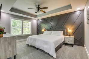 4 bedrooms, desk, iron/ironing board, WiFi - Family-Friendly Deck & Yard: Modern Decatur Home (Decatur)