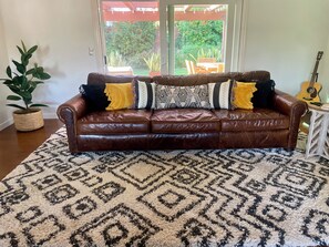 Smart TV, fireplace, computer monitors, printers