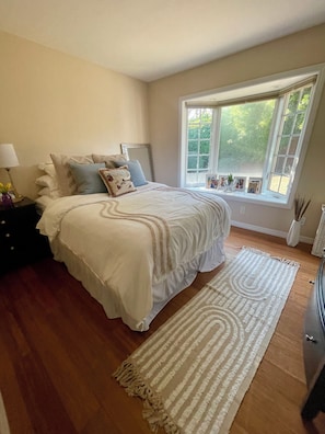2 habitaciones, escritorio, tabla de planchar con plancha y wifi gratis 