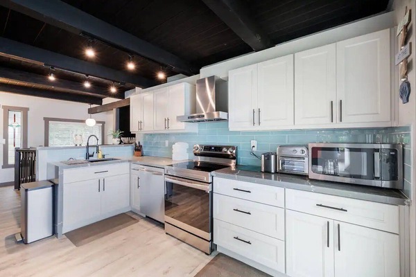 Refrigerador, microondas, horno, placa de cocina