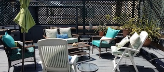 Cozy Cottage with deck and garden