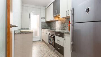 Réfrigérateur, four, plaque de cuisson