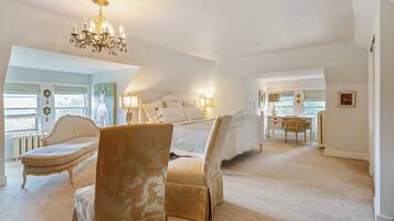 Design Studio Suite | Living area | Flat-screen TV