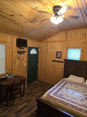 1 bedroom, bed sheets - The True Eagle Cabin (Mena)