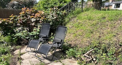 Peaceful Riverside Cottage in Machen, Caerphilly