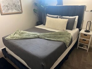 1 bedroom, desk, iron/ironing board, free WiFi - Elegant& modern Home (Stafford)