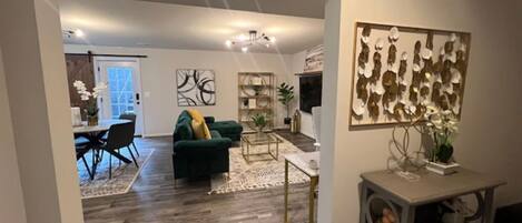 Smart TV, computer monitors