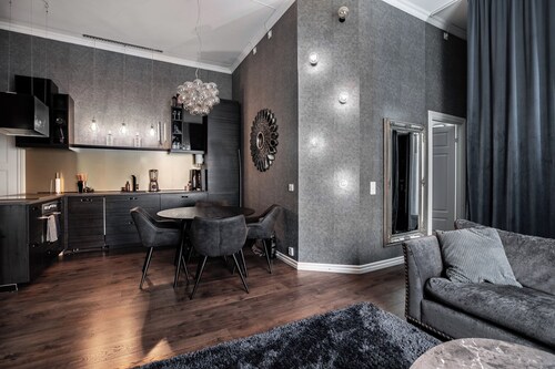 Spacious Oasis Only Minutes From the City Center