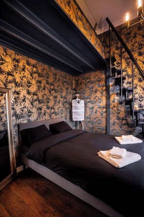 2 bedrooms, desk, soundproofing, iron/ironing board