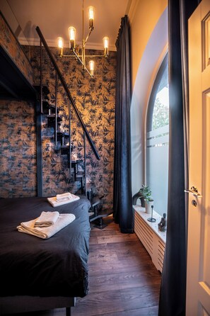 2 bedrooms, desk, soundproofing, iron/ironing board