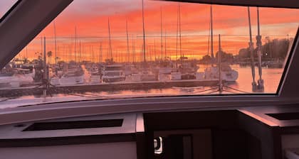 40 ft Catamaran Boatel w view in Ventura Harbor, Sleeps 6