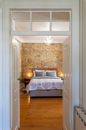 4 bedrooms, iron/ironing board, WiFi, bed sheets - Peaceful Holiday Villa (Pedreira)