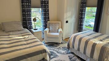 3 bedrooms, desk, iron/ironing board, free WiFi