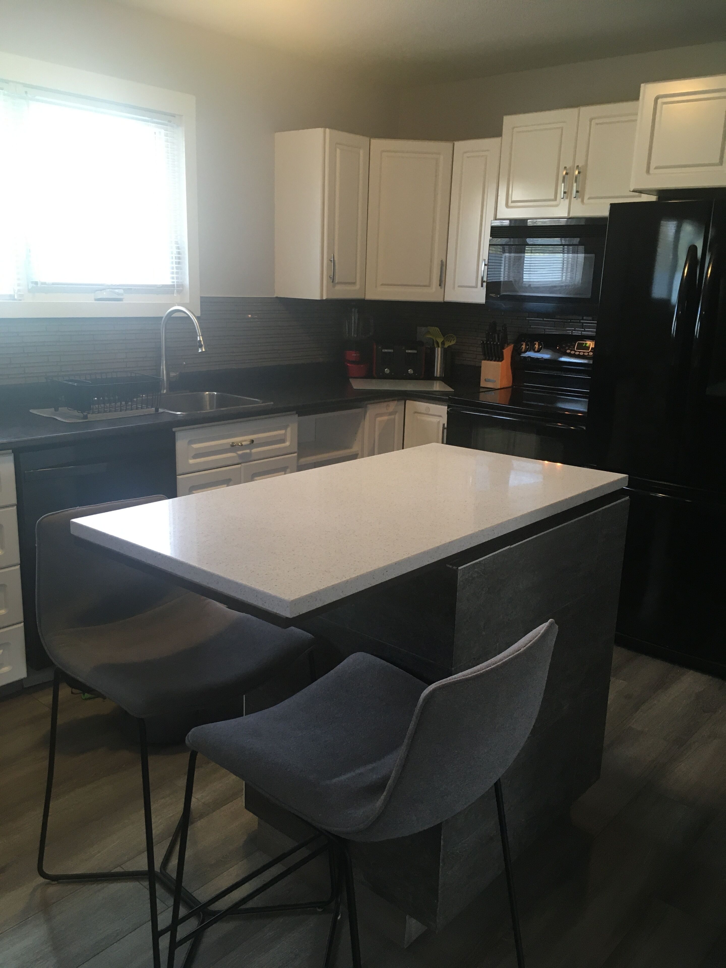 Refrigerador, microondas, horno y parrilla de estufa 