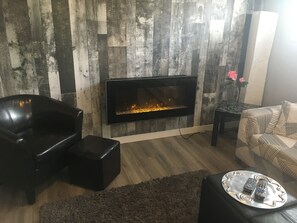 Smart TV, fireplace