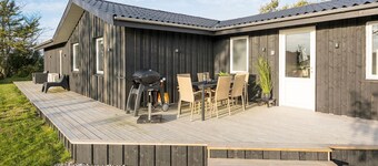 Awesome home in Løgstør with WiFi
