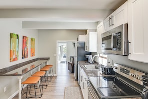Fridge, microwave, stovetop, dishwasher