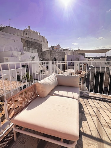 Deliziosa Casa nel Centro Storico con Vista Mare e Terrazza Panoramica
