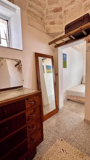 2 chambres, fer et planche à repasser, draps fournis