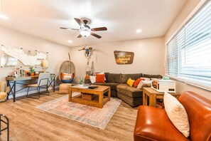 Smart TV, fireplace, books, stereo - The National Forest, in the heart of Joshua Tree. (Joshua Tree)