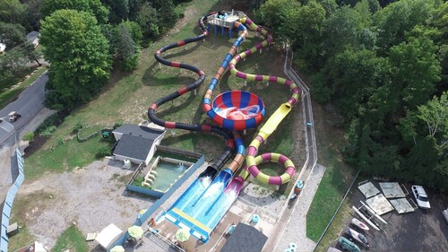 Sherkston Shores Resort, quiet street, close to Funplex. Golf Cart incl