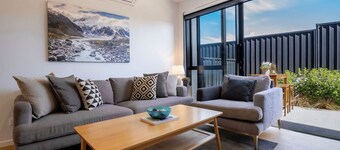 Explore Wanaka - A Stylish Unit That Guests Adore!
