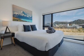 2 bedrooms, iron/ironing board, Internet, bed sheets