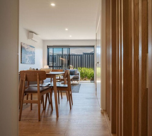 Explore Wanaka - A Stylish Unit That Guests Adore!