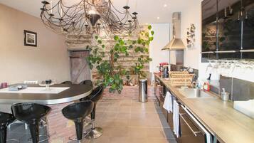 Réfrigérateur, four, plaque de cuisson, lave-vaisselle