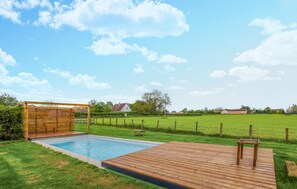 Indoor pool, a heated pool - Nice home in Briennon (Briennon)