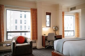 1 Schlafzimmer, Zimmersafe, Schreibtisch, Bügeleisen/Bügelbrett