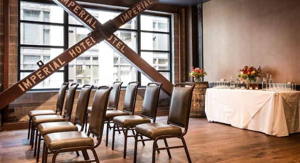 Meeting facility - Gallery Suite | Vibrant Locale + Artistic Touches (Portland)