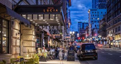 Gallery Suite | Vibrant Locale + Artistic Touches