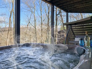 Outdoor spa tub