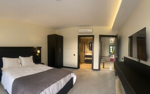 Deluxe Double Room, Non Smoking, Valley View | Frette Italian sheets, premium bedding, down comforters