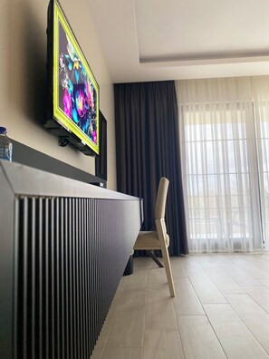 Habitación doble Deluxe, 1 cama Queen size, para no fumadores, vista al valle | Sábanas italianas Frette, ropa de cama de alta calidad y edredón 