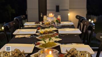 Petit déjeuner composé de spécialités régionales compris tous les jours