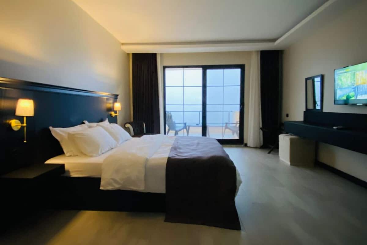 Quarto casal luxo, para não fumantes, vista para o vale | Lençóis italianos Frette, roupas de cama premium, edredons de pluma