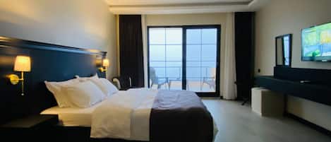 Deluxe Double Room, 1 Queen Bed, Non Smoking, Valley View