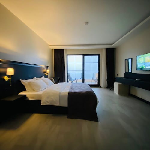 The Reference Club Restaurant & Accommodation