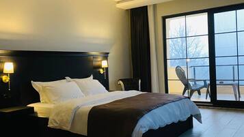 Habitación doble Deluxe, para no fumadores, vista al valle | Sábanas italianas Frette, ropa de cama de alta calidad y edredón