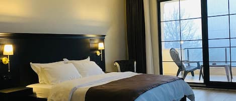 Deluxe Double Room, 1 Queen Bed, Non Smoking, Valley View