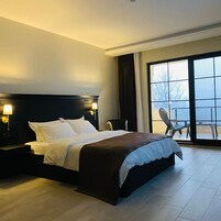 Deluxe Double Room, 1 Queen Bed, Non Smoking, Valley View | Frette Italian sheets, premium bedding, down comforters
