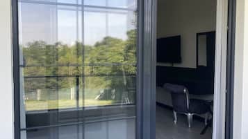 Chambre Double Deluxe, 1 grand lit, non-fumeurs, vue vallée | Draps italiens Frette, literie de qualité supérieure