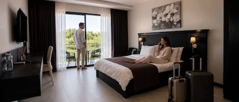 Chambre Double Deluxe, 1 grand lit, non-fumeurs, vue vallée | Draps italiens Frette, literie de qualité supérieure