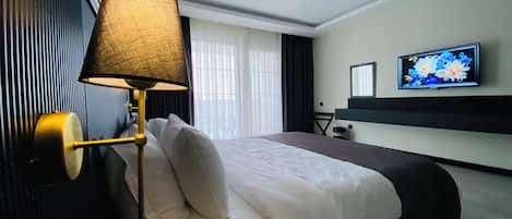 Quarto casal luxo, 1 cama Queen, para não fumantes, vista para o vale | Lençóis italianos Frette, roupas de cama premium, edredons de pluma