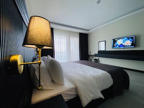 The Reference Club Restaurant & Accommodation