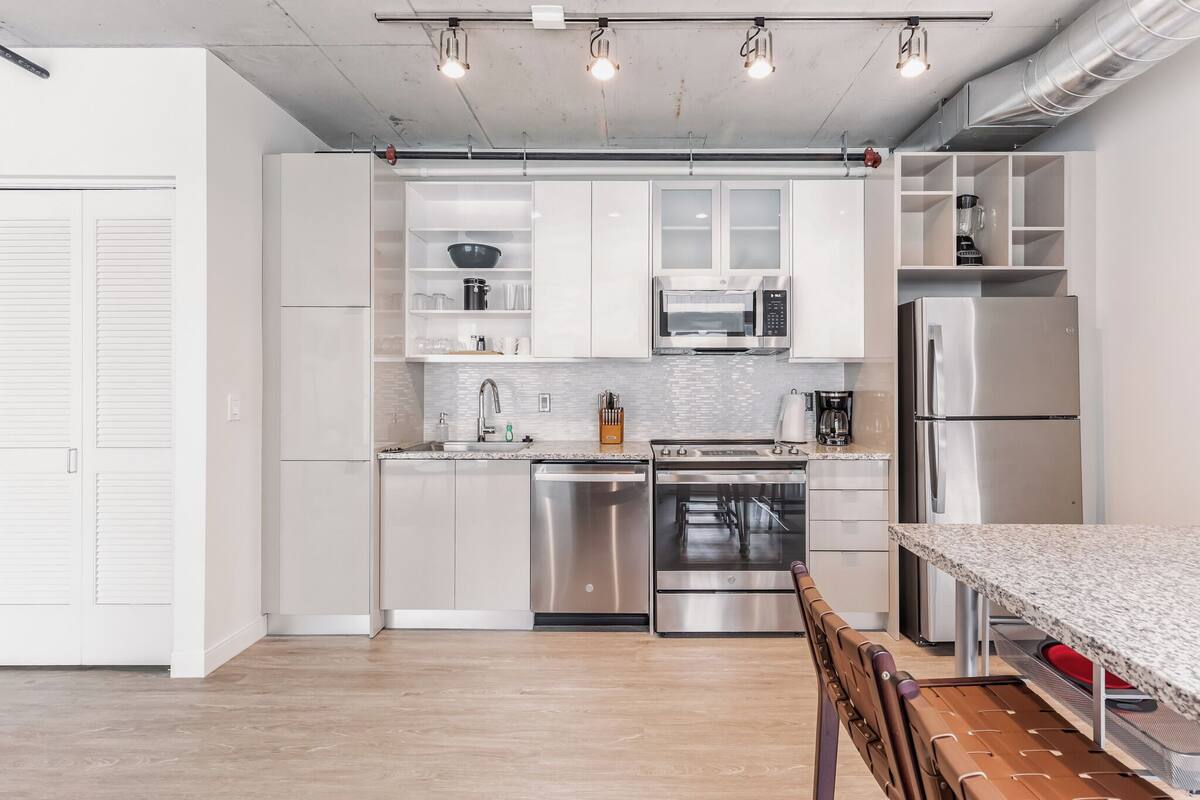 City Apartment, Multiple Beds, City View | Private kitchen