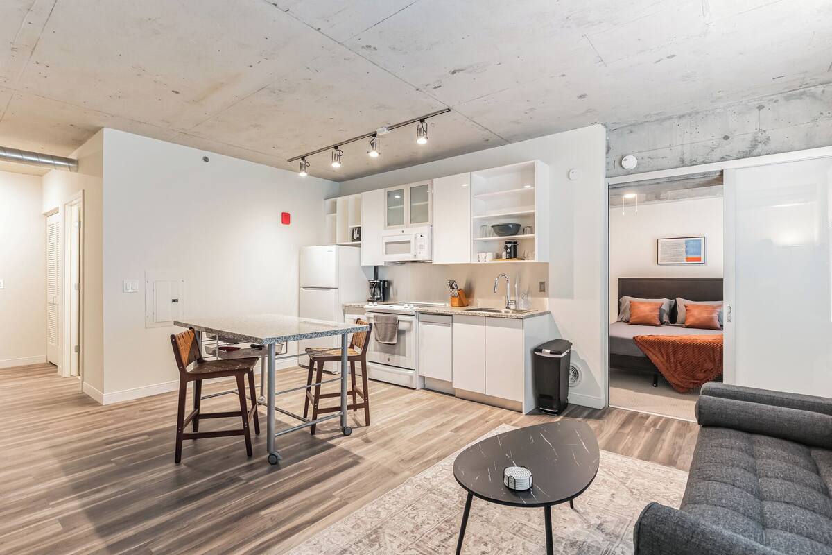City Apartment, City View | Private kitchen