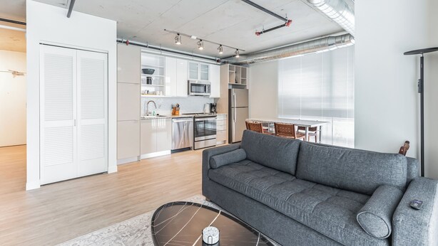 City-Apartment, Mehrere Betten, Stadtblick | Wohnbereich